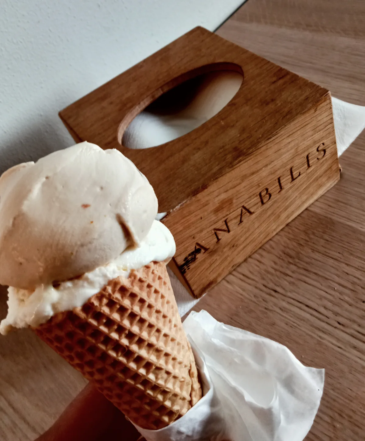 Lody mascarpone z pomarańczą, Lotus i pesto pistacjowe.