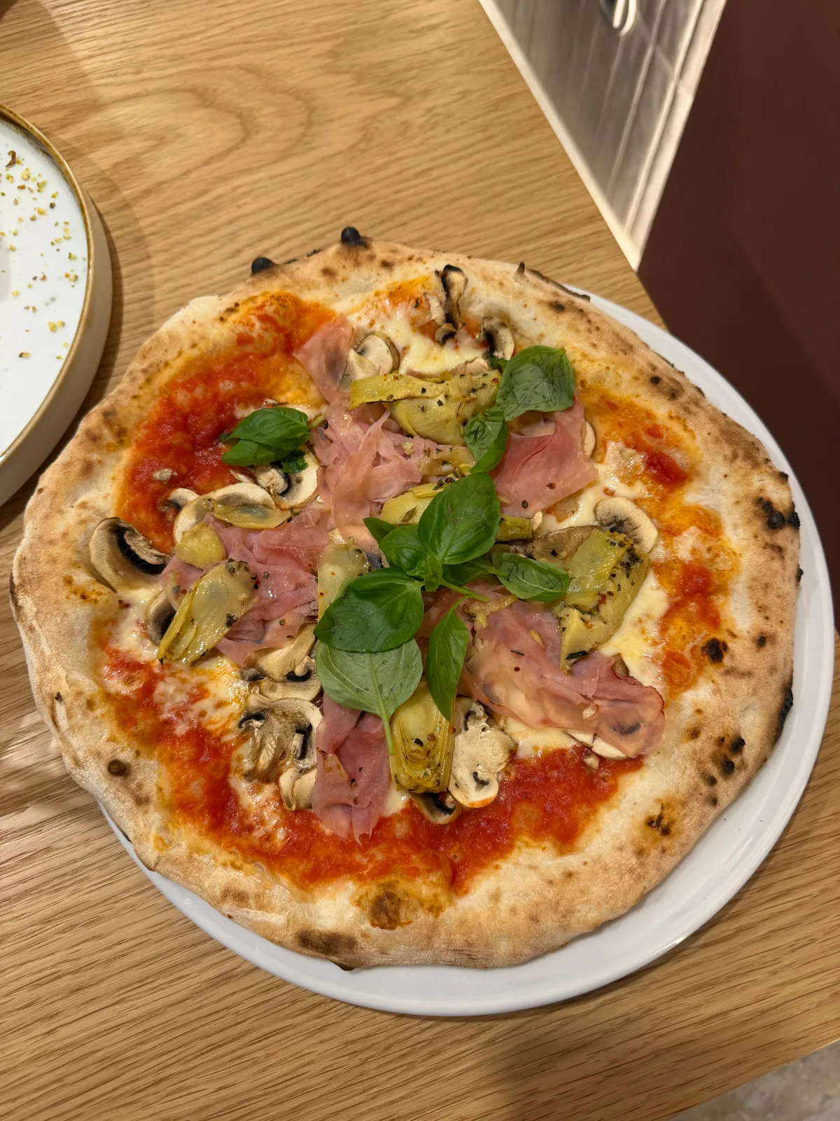 Smaczna pizza i kanapki